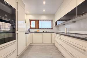 *Großzügiges EFH mit ca. 175 m² Gesamtfläche, modernisiertem Wohnkomfort & Einliegerbereich* – Die vollständige Adresse der Immobilie erhältst du vom Anbieter., 74078 Kirchhausen, Heilbronn – Vorschaubild 7