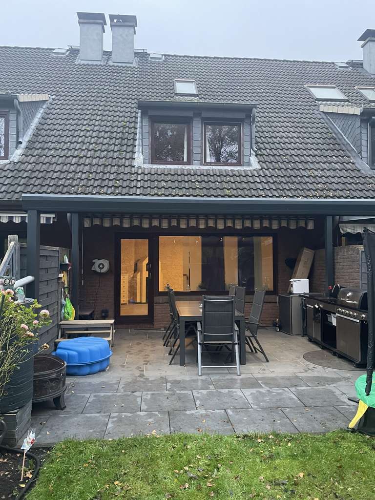 Gepflegtes Reihenmittelhaus mit 5 Zimmern in Norderstedt