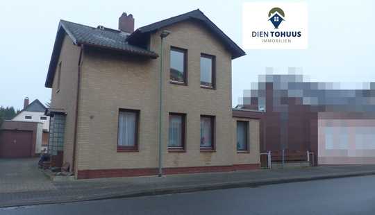 Bild von Dien Tohuus Immobilien bietet an: Einfamilienhaus mit Einliegerwohnung und Wohnung