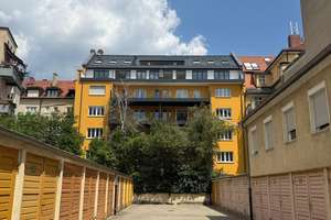 Wohnen mit Charakter: Großzügige und helle Altbau-Wohnung in Schwabing-West