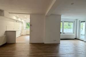 *Sanierte 3 Zimmerwohnung mit Terrasse und eigenen Eingang in Waldlage von Leverkusen Lützenkirchen*