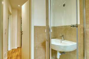 Erstbezug nach Kernsanierung! Stylische 2-Zimmer- Wohnung mit Loggia & Garage – Schierholzstraße 96, 30625 Kleefeld, Hannover – Vorschaubild 3