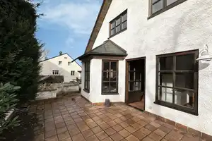 Viel Platz und viel mehr Optionen!
Charmantes Zweifamilienhaus am beliebten Hofberg nahe dem Zentru – Landshut – Vorschaubild 3