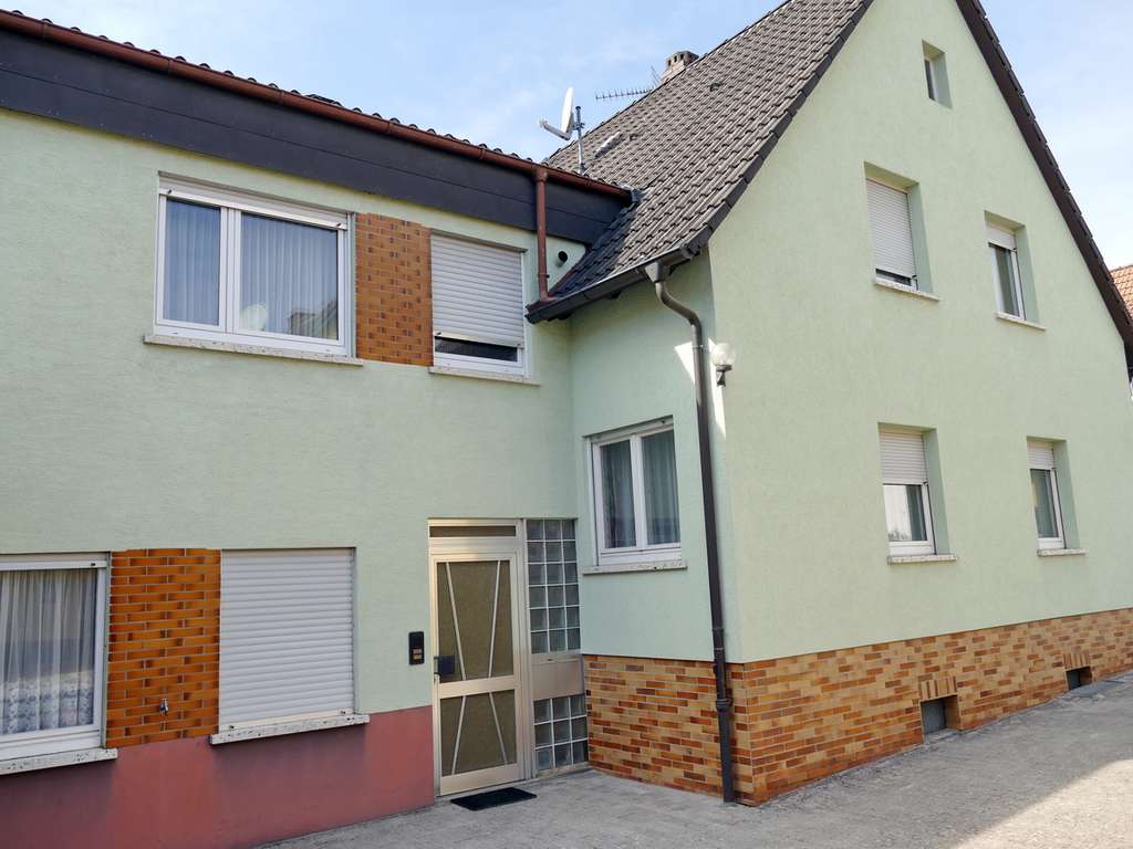 Immobilie in Walzbachtal - Doppelhaushälfte mit Ausbaupotenzial in bevorzugter Lage – mit Garten & Doppelgarage - Bild 2