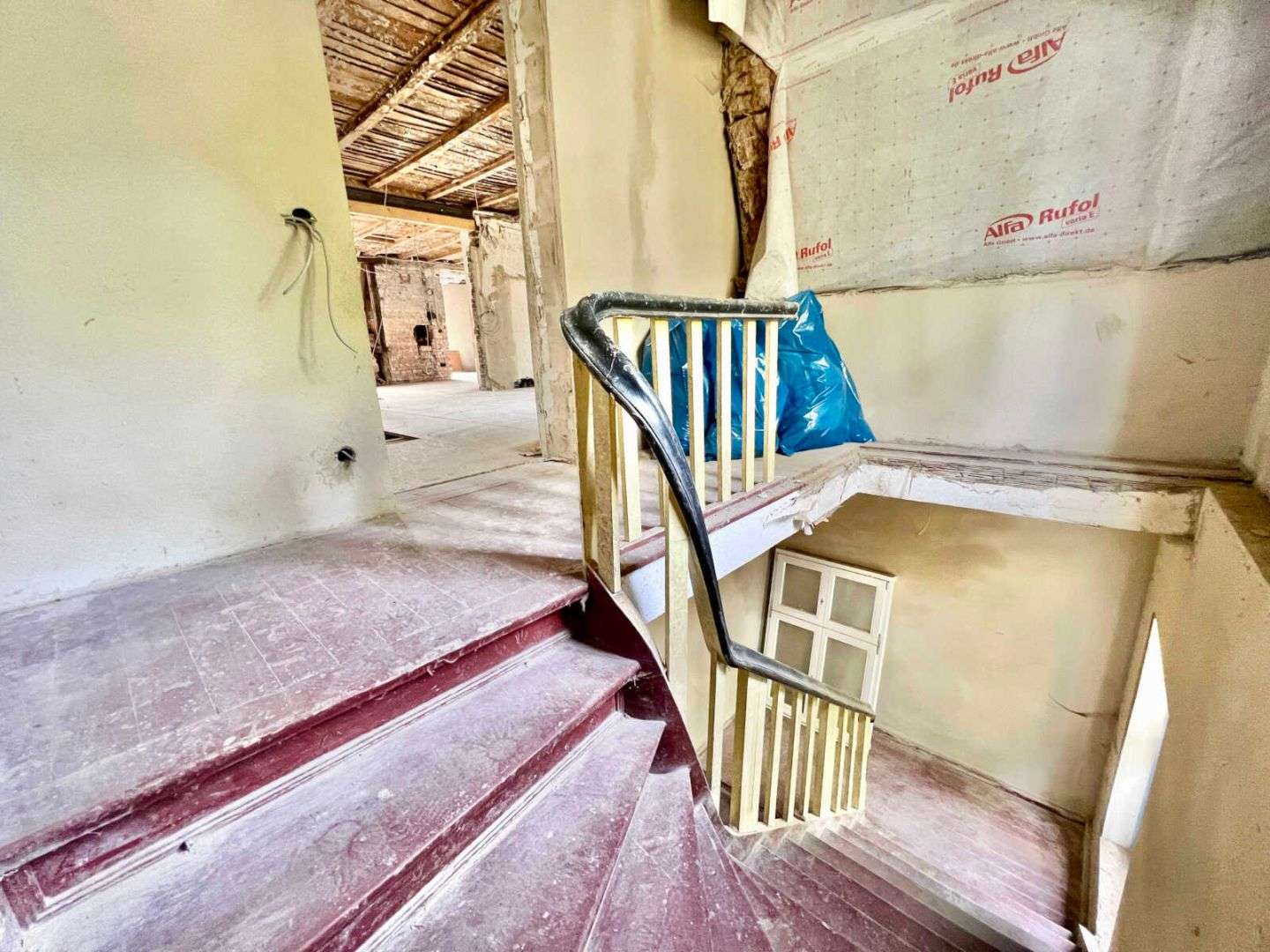 Immobilie in Glienicke/Nordbahn - Sanierungsbedürftige Villa und oder zwei Wohnungen in Glienicke Nordbahn - Bild 0