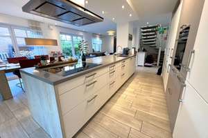Moderne und neuwertige Doppelhaushälfte mit Kamin, Kaltwintergarten und Garten – Anne-Jennfeldt-Straße 19, 22113 Oststeinbek – Vorschaubild 9