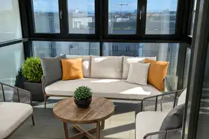 Großzügige 2,5-Zimmer-Wohnung mit Loggia und Balkon – München – Vorschaubild 1