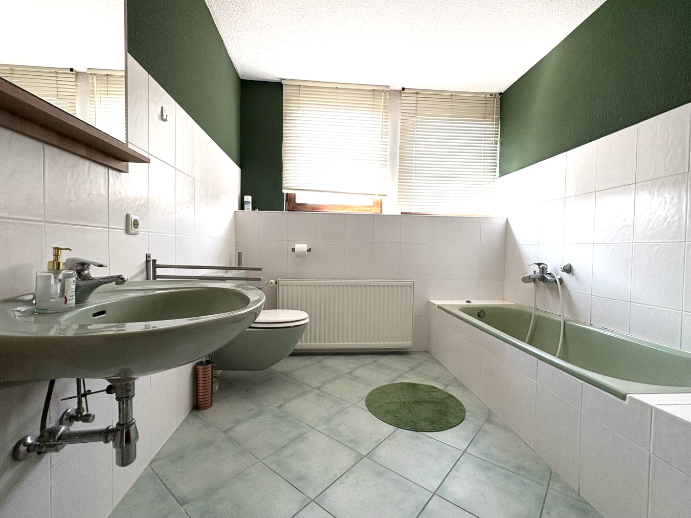 Immobilie in Rinteln - Drei Wohneinheiten in ruhiger Lage – Einziehen oder vermieten?  - Bild 1