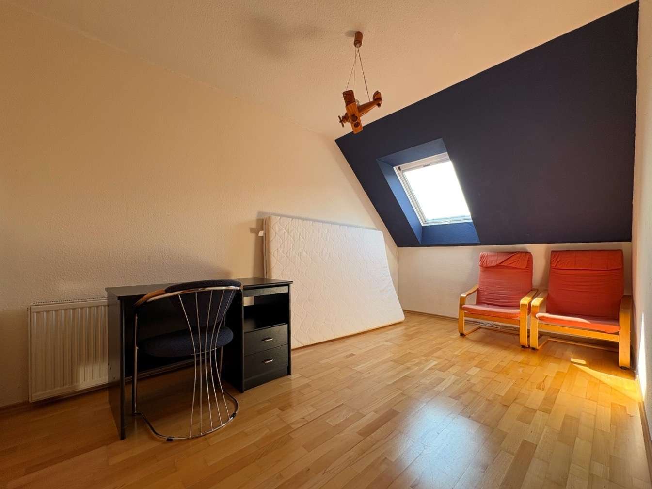 Immobilie in Rinteln - Drei Wohneinheiten in ruhiger Lage – Einziehen oder vermieten?  - Bild 0