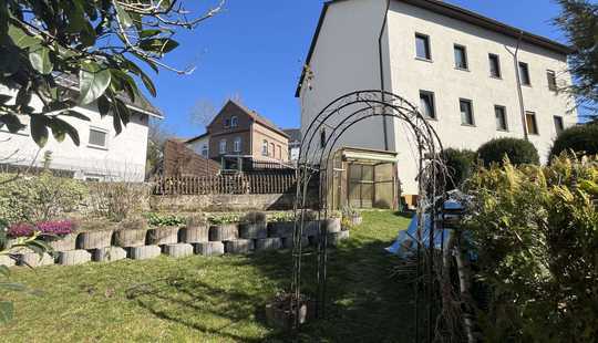Bild von Gepflegte Doppelhaushälfte mit zwei Wohnungen und schönem Gartengrundstück in Weilburg - Ahausen
