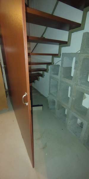 Keller-unter Treppe