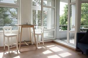 Ruhig, hell, möbliert - Apartment mit Balkon und Top-Anbindung zwischen Adlershof und Flughafen BER