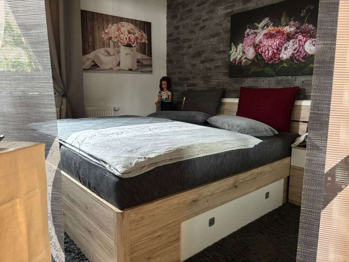 Immobilie in Winzer - Markt Winzer: Mod. Einfamilienhaus m. beheiztem Wintergarten u. kleinem Grundstück in ruhiger Lage! - Bild 0