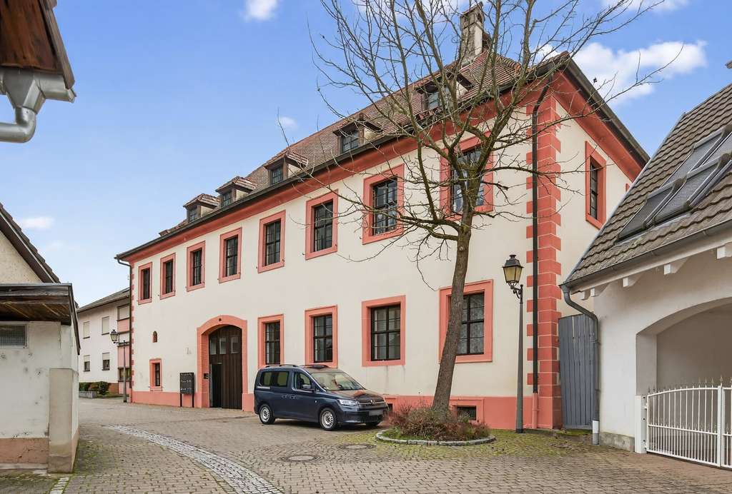 Immobilie in Rheinmünster - Historischer Charme in idyllischer Lage – Stilvolle, Sanierte Denkmalschutzwohnung - Bild 2