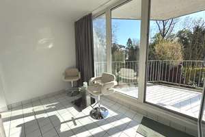 Bezugsfreie 2-3 Zimmer-Wohnung mit Wintergarten + großen Sonnenbalkon – Brehmstraße xx, 40239 Düsseltal, Düsseldorf – Vorschaubild 2