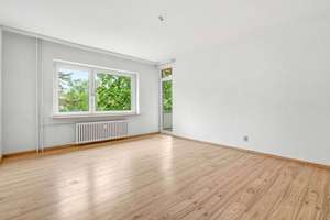 Wohnen im Grünen – Helle 3-Zimmer-Wohnung mit Süd-Balkon in Zehlendorf – Die vollständige Adresse der Immobilie erhältst du vom Anbieter., 14165 Zehlendorf, Berlin – Vorschaubild 2