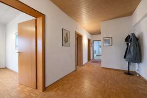 Gepflegtes Zweifamilienhaus mit Garten, Balkon und wunderbarem Fernblick in ruhiger Umgebung. – Die vollständige Adresse der Immobilie erhältst du vom Anbieter., 34323 Malsfeld – Vorschaubild 2