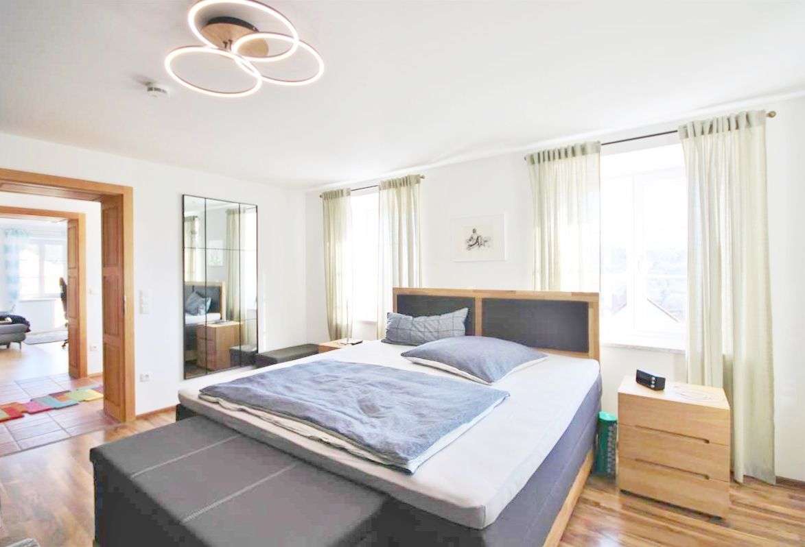 Immobilie in Freyung - Familienanwesen mit idealer Privatsphäre und traumhaftem Garten in 94078 Freyung - Bild 2