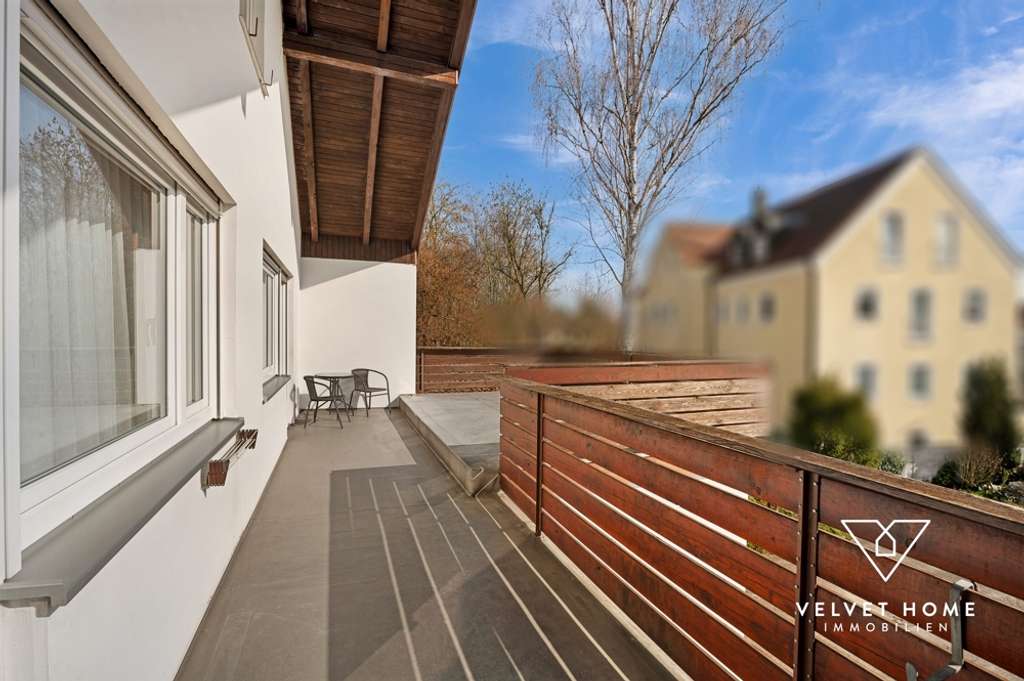 Immobilie in Schrobenhausen - Gepflegtes Einfamilienhaus m. ELW, gr. Grundstück & 2 übergroßen Garagen - zentral in Schrobenhausen - Bild 3