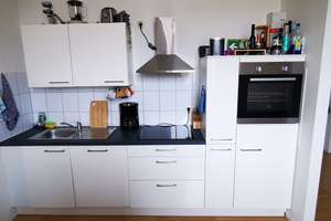 Sanierte Altbauwohnung in herrschaftlichem Altbau mit großem Wohn-Essbereich!