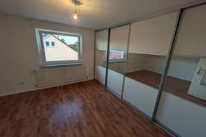 Dachgeschosswohnung für Single – Die vollständige Adresse der Immobilie erhältst du vom Anbieter., 76189 Grünwinkel, Karlsruhe – Vorschaubild 2