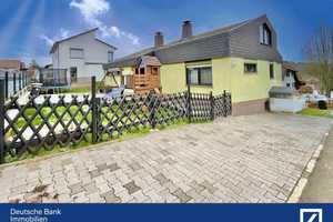 "Traumhaftes Wohnensemble in Stromberg: Einfamilienhaus mit Einliegerwohnung, großem Garten  – Bad Kreuznach (Kreis) – Vorschaubild 1