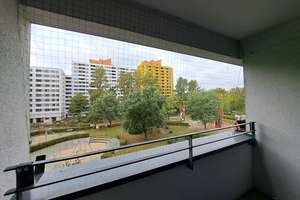 Mit WBS-berechtigtem Einkommen 160-220– Seniorenwohnhaus Für Menschen ab 50 Jahren – Senftenberger Ring 12, 13439 Märkisches Viertel, Berlin – Vorschaubild 2