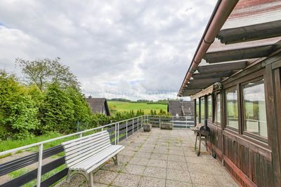 Energieeffizientes EFH mit Einliegerwohnung, PV-Anlage, Wärmepumpe und Wintergarten