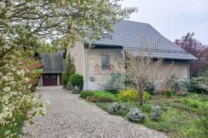 Grünes Wohnglück mit Sonnenkraft: Einfamilienhaus mit Gartenparadies & PV-Anlage – Elbe-Elster (Kreis) – Vorschaubild 1