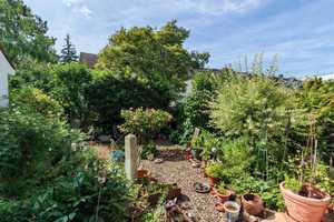 ** EIGENER GARTEN, WOHNEN IM AUKAMM & 1 ZIMMER APPARTEMENT IM DG ** – Wiesbaden – Vorschaubild 8