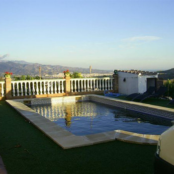 Charmantes Landhaus: Pool, Grill und Mangoplantage