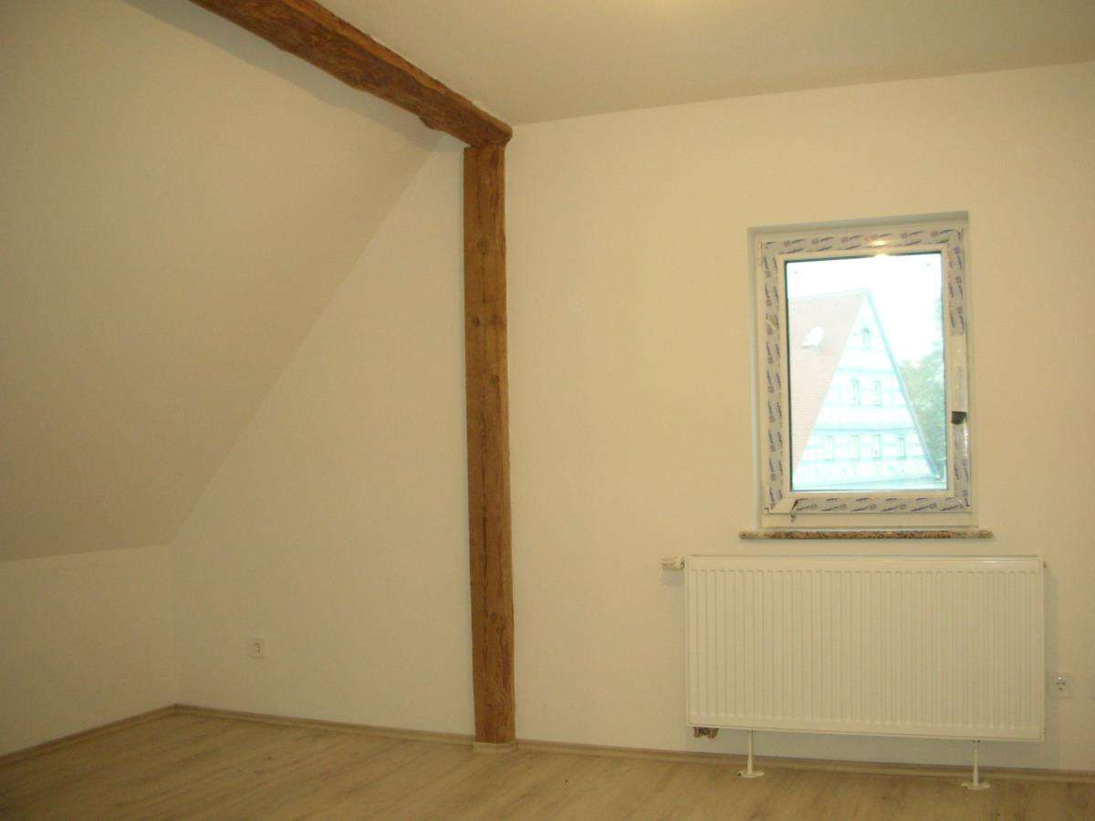 Immobilie in Aurachtal - Vier-Zimmer-Wohnung im Dachgeschoss, Gartenanteil und Kfz-Stellplatz in Aurachtal-Münchaurach  - Bild 0