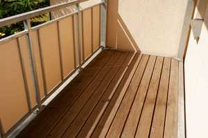 Küche mit Zugang zum Balkon - Laminat - Wanne - frei ab 1.4.25 – Mosenstraße 5, 9130 Chemnitz – Vorschaubild 1