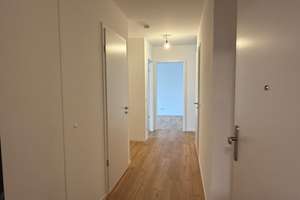 Perfekte 4-Zimmer-Wohnung für Familien mit Einbauküche, Loggia und Keller inklusive! 