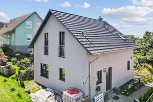 ++Sebnitz: Traumhaftes EFH (2020) mit 4 Zi., Terrasse, Garage & wildromantischem 634 m2 Grundstück++ – Die vollständige Adresse der Immobilie erhältst du vom Anbieter., 1855 Sebnitz – Vorschaubild 29