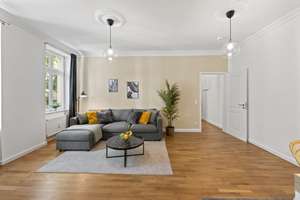 Friedrichshain: 3-Zimmer-Altbauwohnung zzgl. Essküche, Balkon, Fernwärme, Stuck, Parkett, ruhige Lag – Warschauer Straße 61, 10243 Friedrichshain, Berlin – Vorschaubild 4