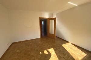 Gut geschnittene 2,5-Raumwohnung (Erbbaurecht) mit Balkon und Aufzug auf der Margarethenhöhe  – Die vollständige Adresse der Immobilie erhältst du vom Anbieter., 45149 Margarethenhöhe, Essen – Vorschaubild 4