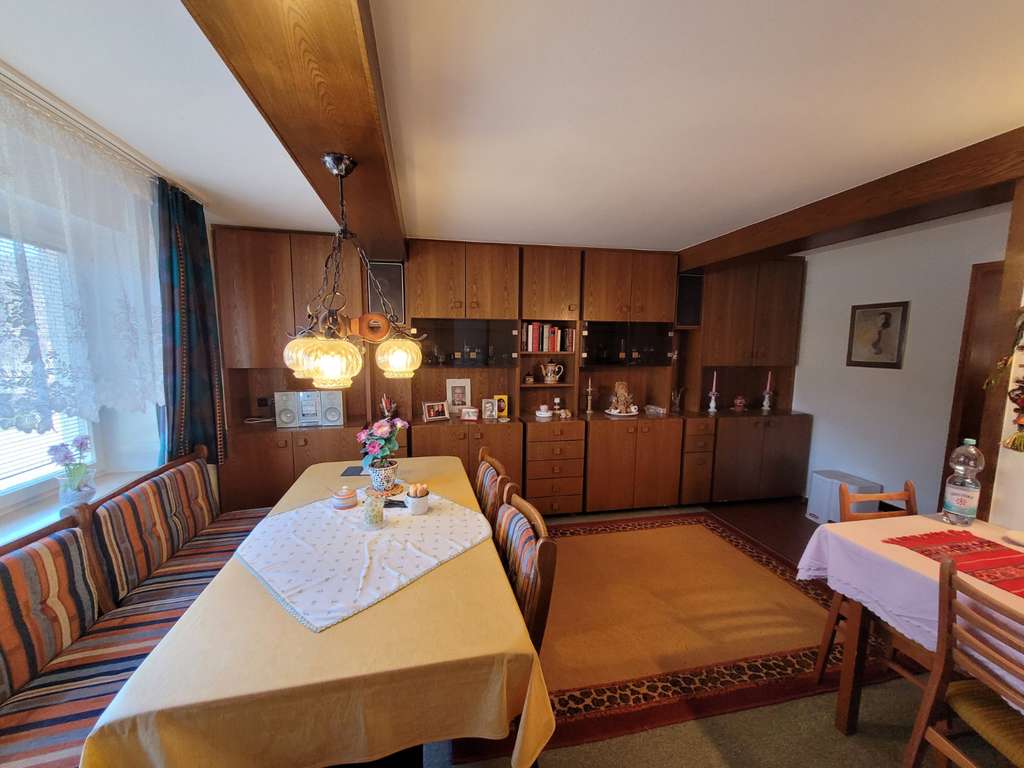 Immobilie in Loßburg - Viel Raum zum Leben – Haus mit mehreren Garagen - Bild 2