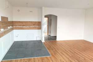 Attraktive 3-Raumwohnung mit Aufzug & Balkon – Wohnen mit Weitblick in Chemnitz-Helbersdorf – Wenzel-Verner-Straße 27, 9120 Helbersdorf, Chemnitz – Vorschaubild 1