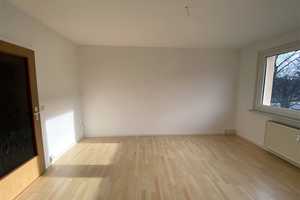 IDEAL FÜR ZWEI! Solide 3 Zimmer Wohnung in grüner und ruhiger Wohnlage. – Liddy-Ebersberger-Straße 21, 9127 Chemnitz – Vorschaubild 2