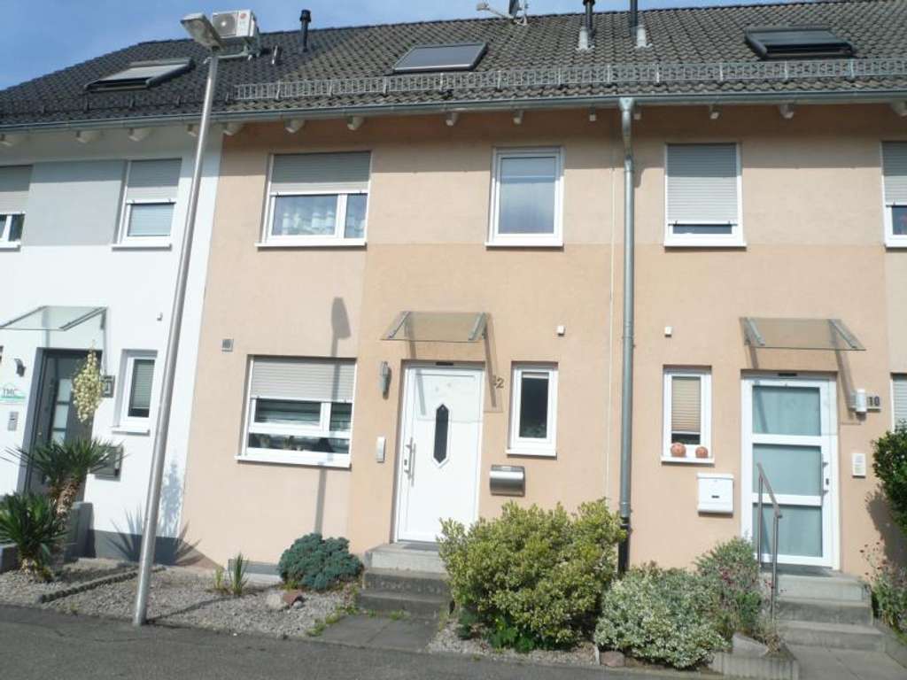 Top gepflegtes, ausgezeichnetes Reihenhaus mit Einzelgarage in 76437 Rastatt 