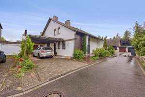 Charmantes Familienhaus mit Einliegerpotential und weitläufiger Garten-Oase – Die vollständige Adresse der Immobilie erhältst du vom Anbieter., 76344 Eggenstein-Leopoldshafen – Vorschaubild 2
