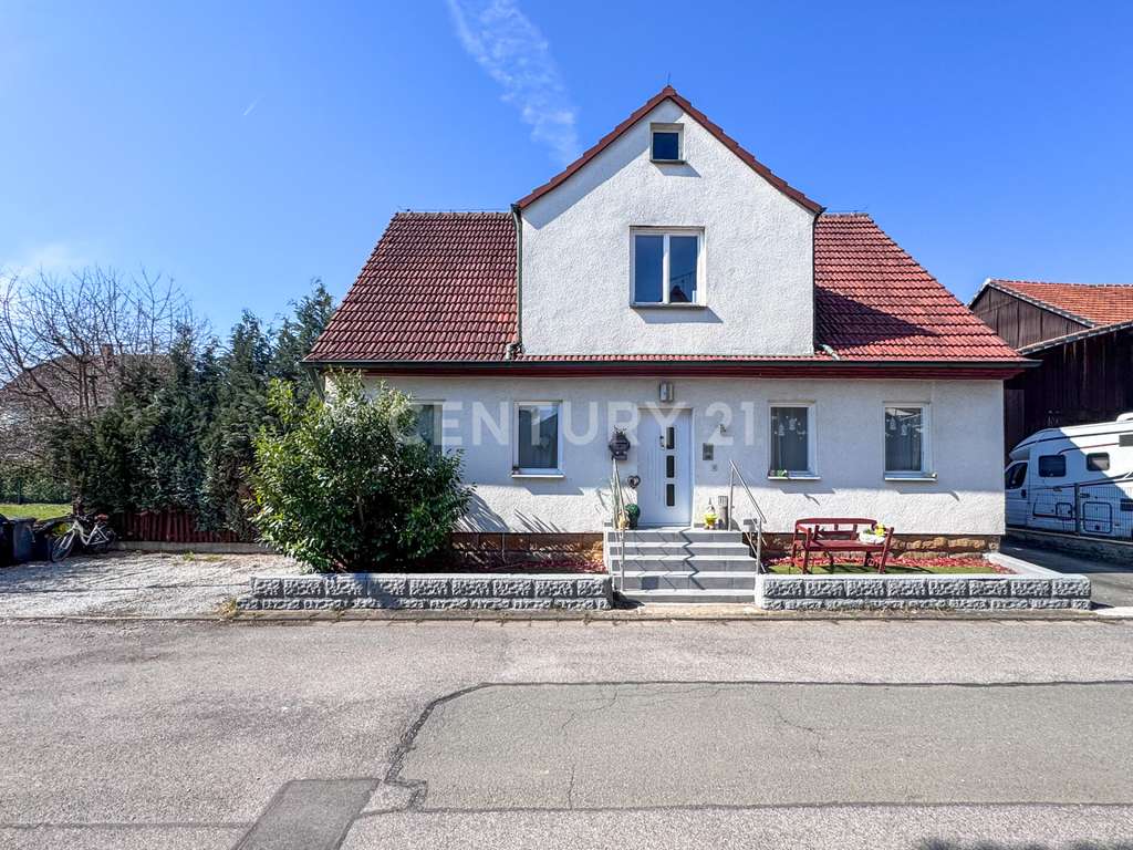 Immobilie in Michelau in Oberfranken - Wohnen, vermieten oder beides – vielseitiges Haus mit 3 Wohnungen, Garten und Garage - Bild 2