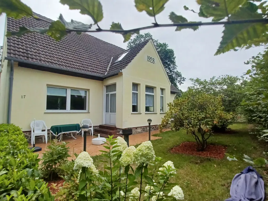 Einfamilienhaus in ländlicher Lage mit großem Grundstück zu verkaufen