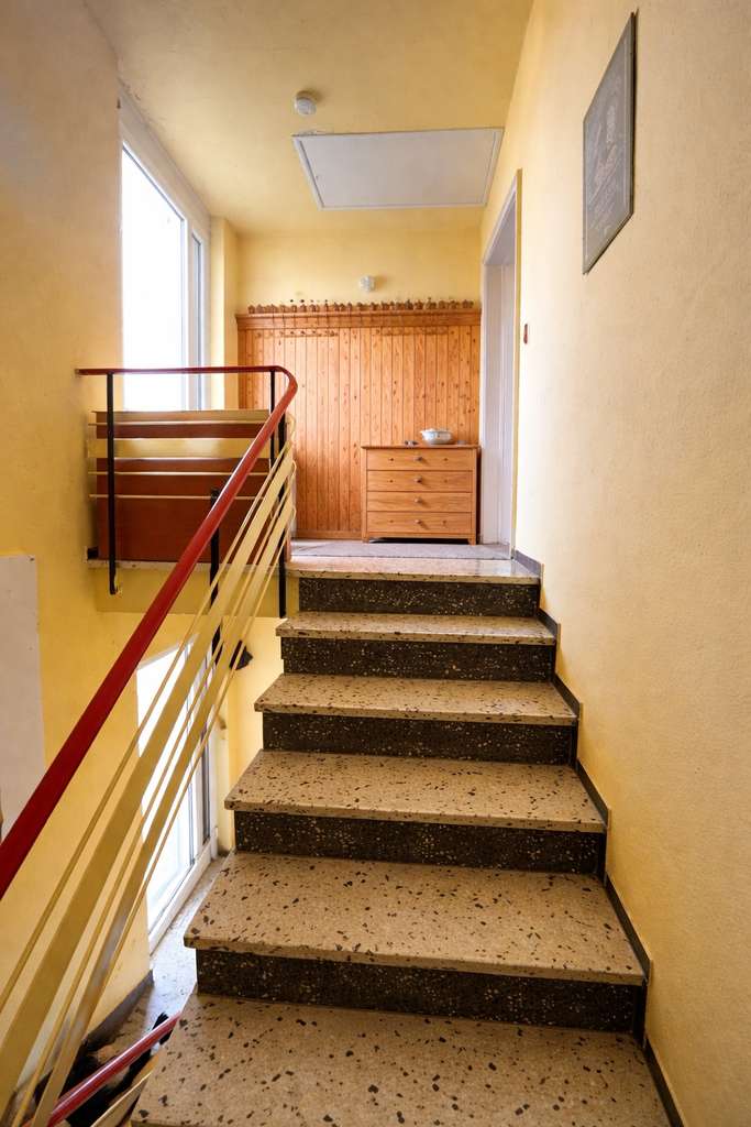 Immobilie in Staufen im Breisgau - Zweifamilienhaus mit guter Basis und Ausbaupotenzial - Bild 2