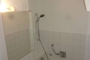 Bad Cannstatt, kleine 1-ZW im DG, Sitz-Duschwanne, Parkplatz – Teinacherstraße 6, 70372 Kurpark, Stuttgart – Vorschaubild 6