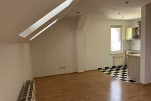 Gemütliche DG-Wohnung mit Einbauküche und Balkon ! Garage für Ihren PKW !! – Chemnitztalstraße 117, 9114 Chemnitz – Vorschaubild 7