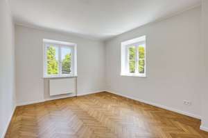 Altbau-Charme am idyllischen Schlosskanal: Lichterfüllte, perfekt geschnittene 3-Zimmer-Wohnung – Die vollständige Adresse der Immobilie erhältst du vom Anbieter., 80638 Nymphenburg, München – Vorschaubild 2