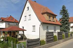 Charmantes Einfamilienhaus in saniertem Zustand in 
          Bad Waldsee - ideal für junge Familien – Die vollständige Adresse der Immobilie erhältst du vom Anbieter., 88339 Bad Waldsee – Vorschaubild 1