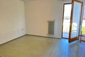 Gelegenheit: 2 Häuser m. ehem. Gastwirtschaft bzw. Büro od. Laden, ca. 300 m2, PV-Anlage + 3 Garagen – Die vollständige Adresse der Immobilie erhältst du vom Anbieter., 94265 Patersdorf – Vorschaubild 6